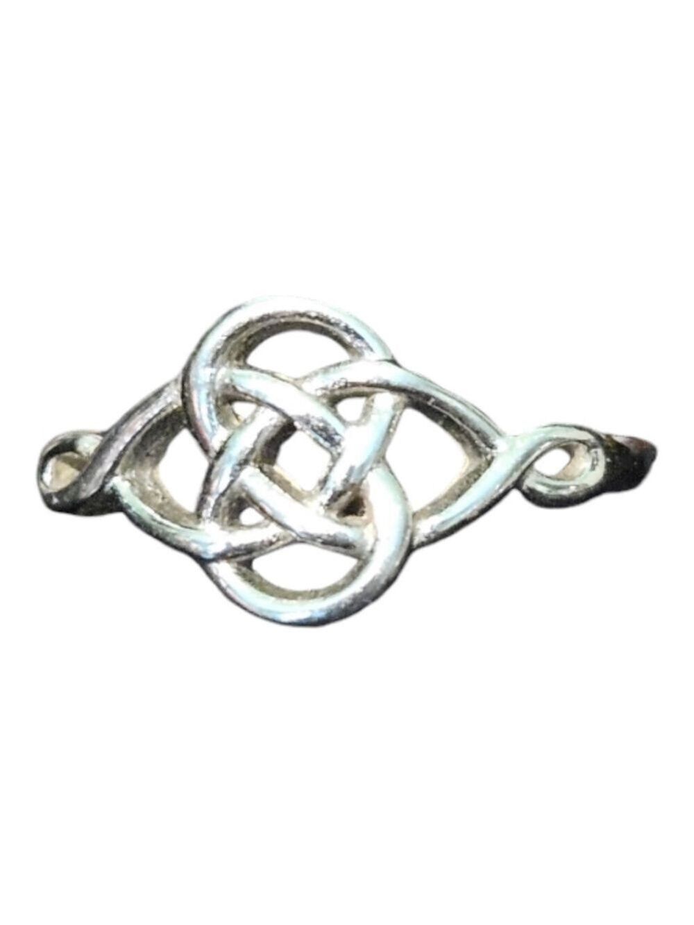 Royal Chain Silvertone Ring Size 7.5 - Picture 2 of 9